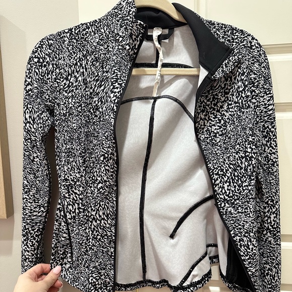 LULU JACKET - Picture 1 of 4